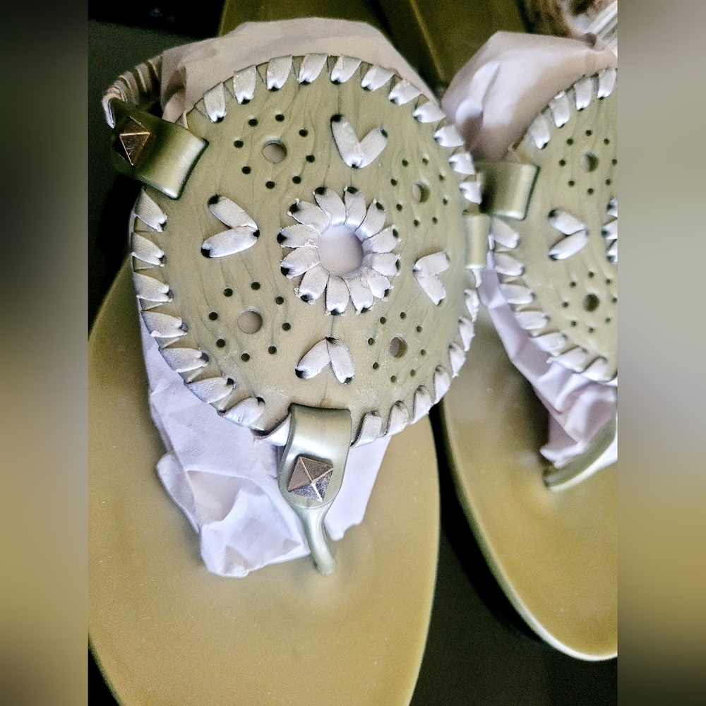 Jack Rogers Georgica Jelly Medallion Stud Gold Platinum Women's Sandals US 8 - Picture 4 of 16